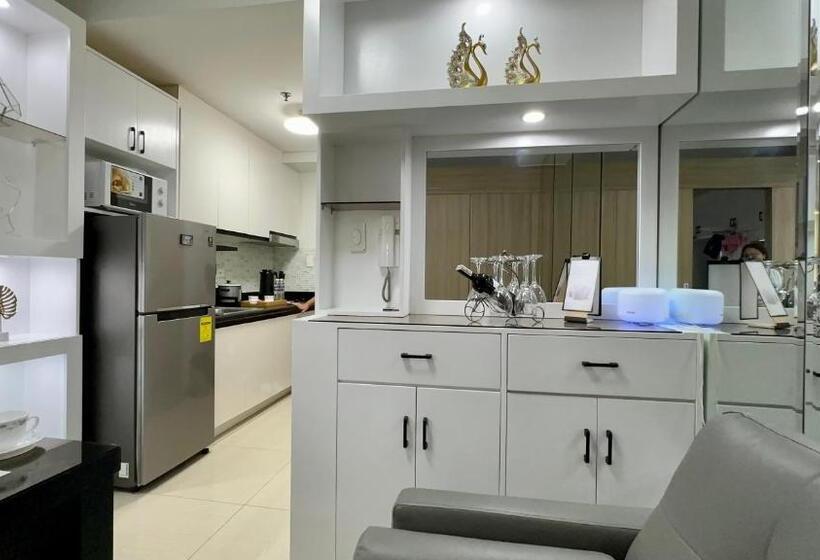 آپارتمان 1 خوابه با چشمانداز استخر, Mall Of Asia Shore 2 Condo