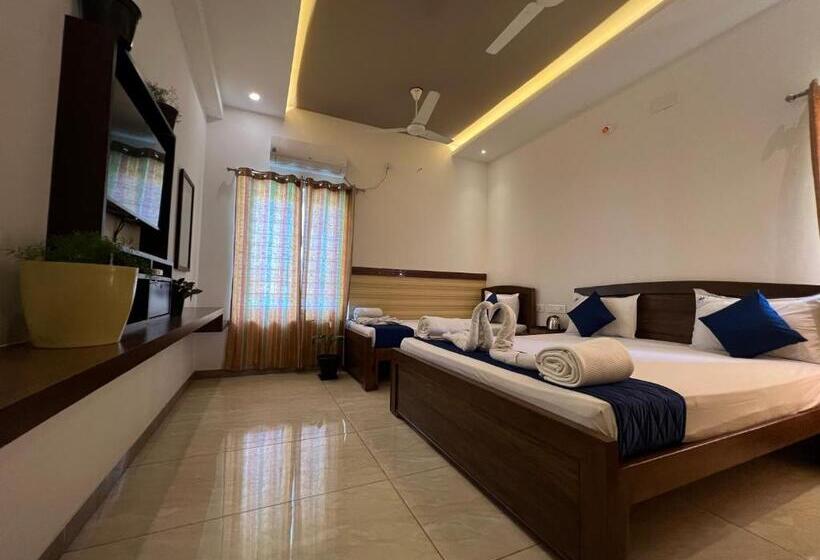 Трехместный Номер Deluxe, Raja Residency