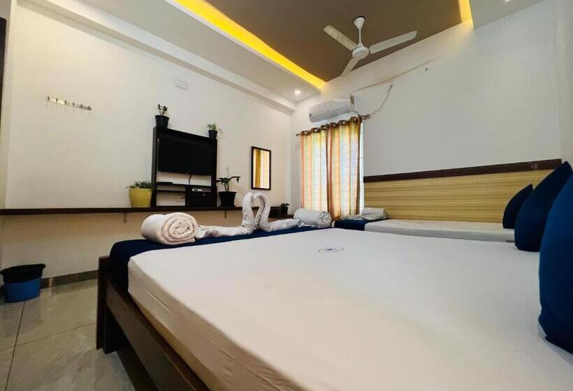 豪华三人间, Raja Residency