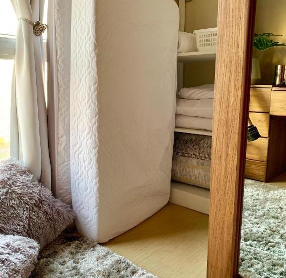 استودیوی استاندارد, Penthouse Condo Studio Unit Centrio Tower W/ Stove