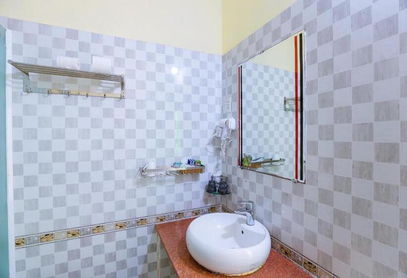 اتاق استاندارد سه نفره, Red Hotel Côn đảo
