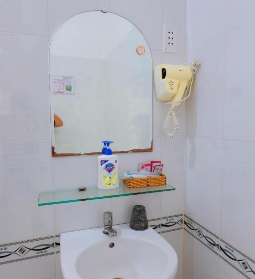 اتاق استاندارد چهار تخته, Red Hotel Côn đảo