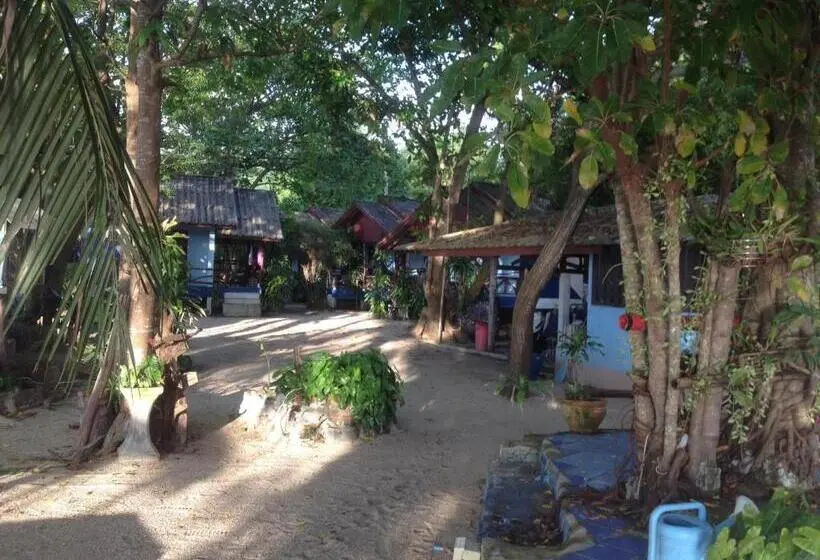庭の見えるスタンダードトリプルルーム, Two Rocks Bungalows