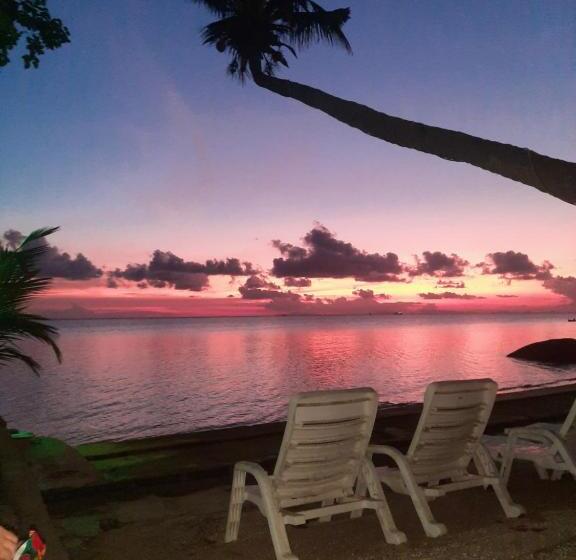 كوخ قياسي, Two Rocks Bungalows