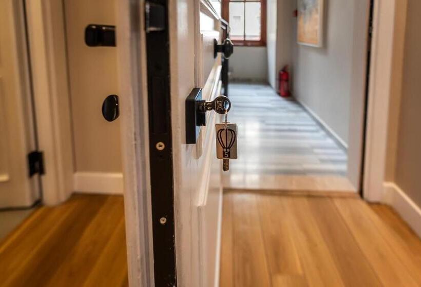 Люкс Повышенной Комфортности, Bguest Pera Suites