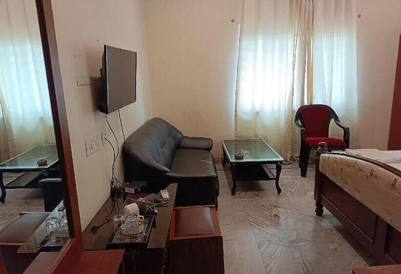 Номер Deluxe, Staymaker The Splces   Bidhannagar