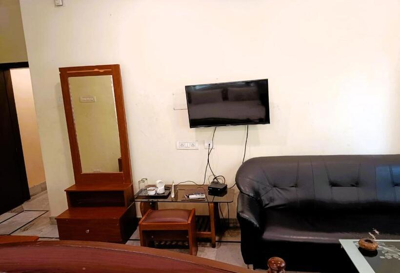 Номер Deluxe, Staymaker The Splces   Bidhannagar