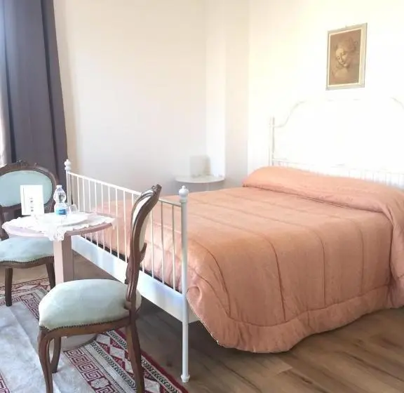 キングサイズベッドのスタンダードルーム, B&b Villa Angela Via Della Bonifica 17