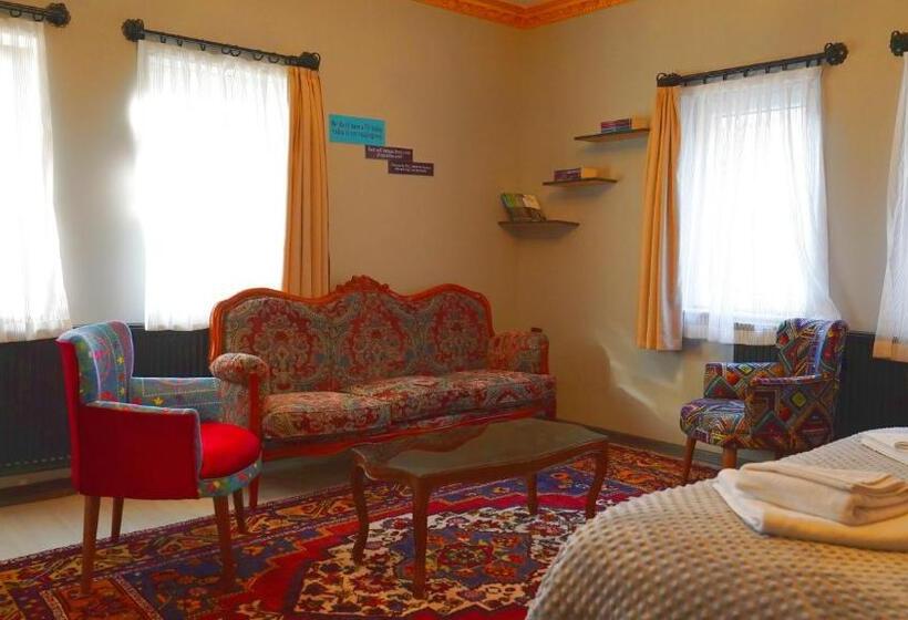 اتاق استاندارد با تخت بزرگ, Alpha Stone House