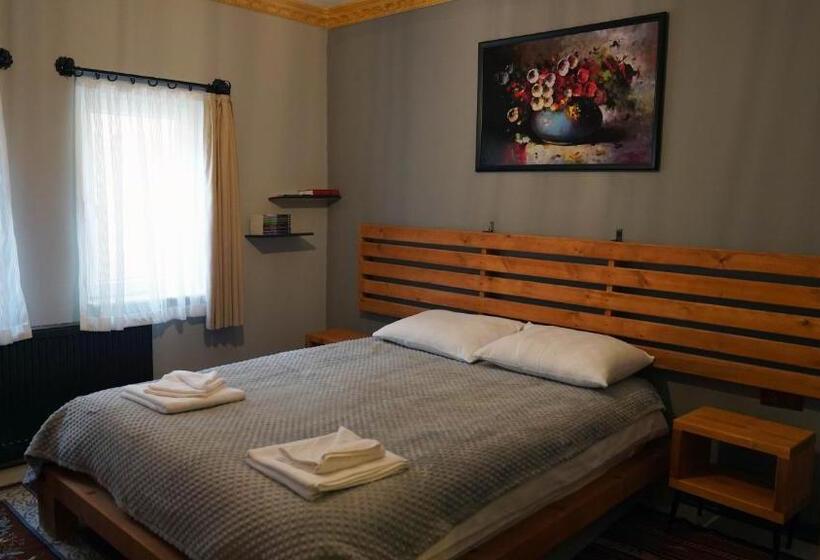 اتاق استاندارد, Alpha Stone House