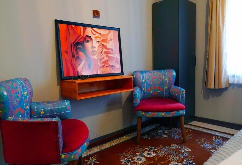 اتاق استاندارد, Alpha Stone House