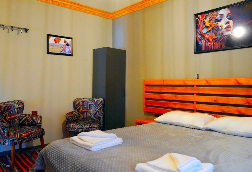 اتاق استاندارد, Alpha Stone House