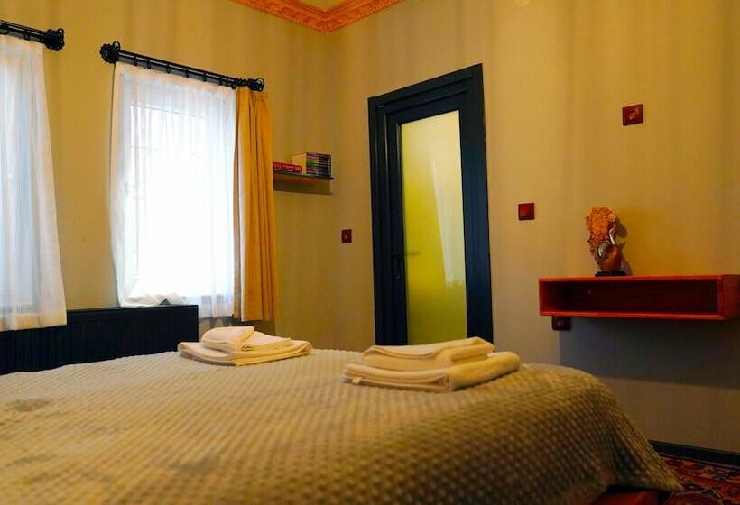 اتاق استاندارد, Alpha Stone House