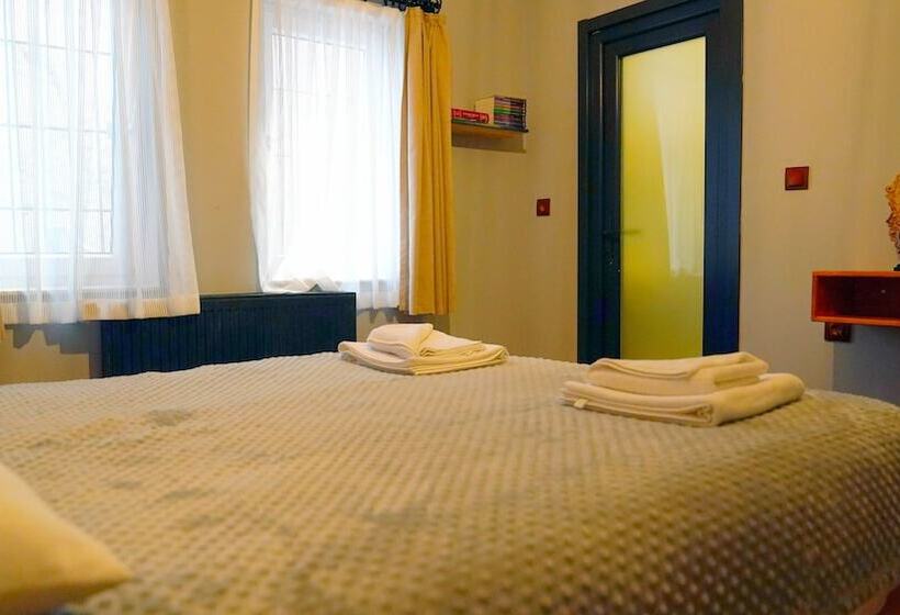 اتاق استاندارد, Alpha Stone House