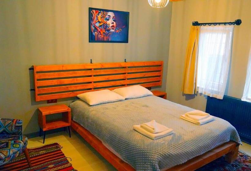 اتاق استاندارد, Alpha Stone House