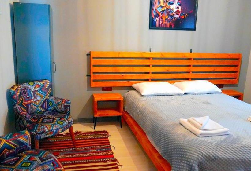 اتاق استاندارد, Alpha Stone House