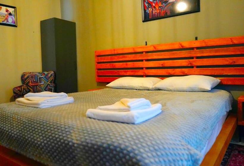 اتاق استاندارد, Alpha Stone House