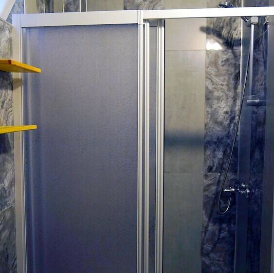 اتاق استاندارد, Alpha Stone House