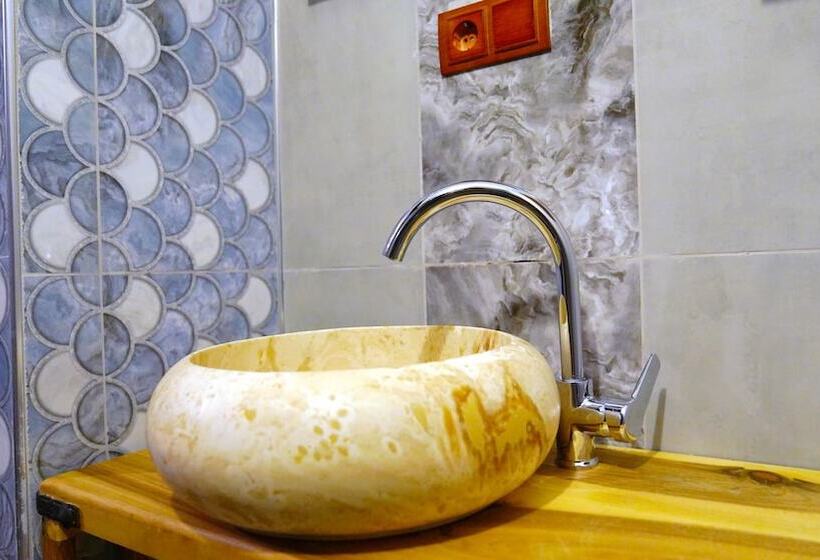 اتاق استاندارد, Alpha Stone House