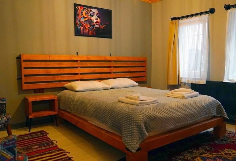 اتاق استاندارد, Alpha Stone House