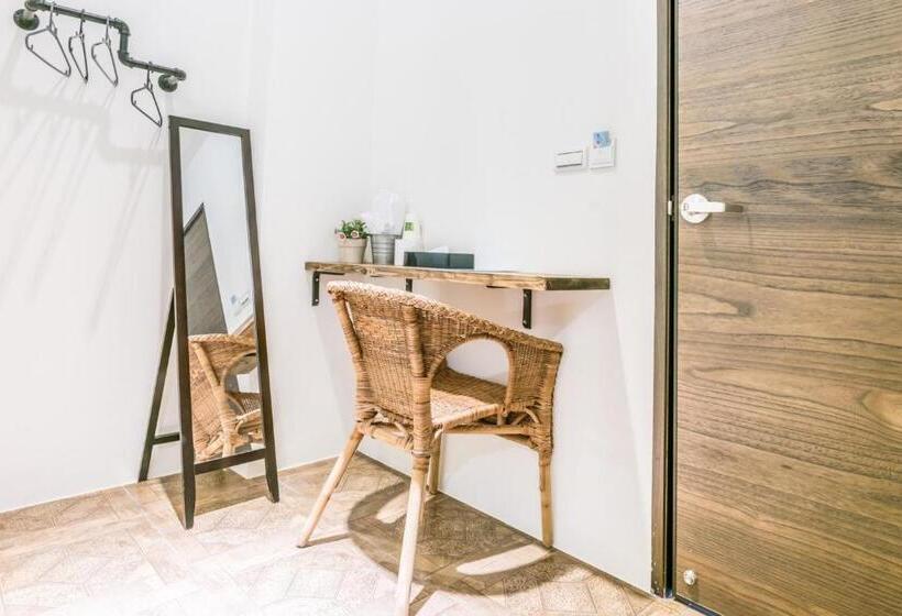 اتاق استاندارد با بالکن, Blue Hole Guesthouse藍洞民宿