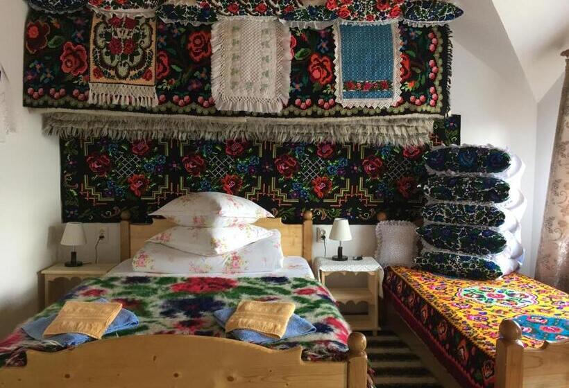 패밀리 룸, Sub Creasta Cocosului