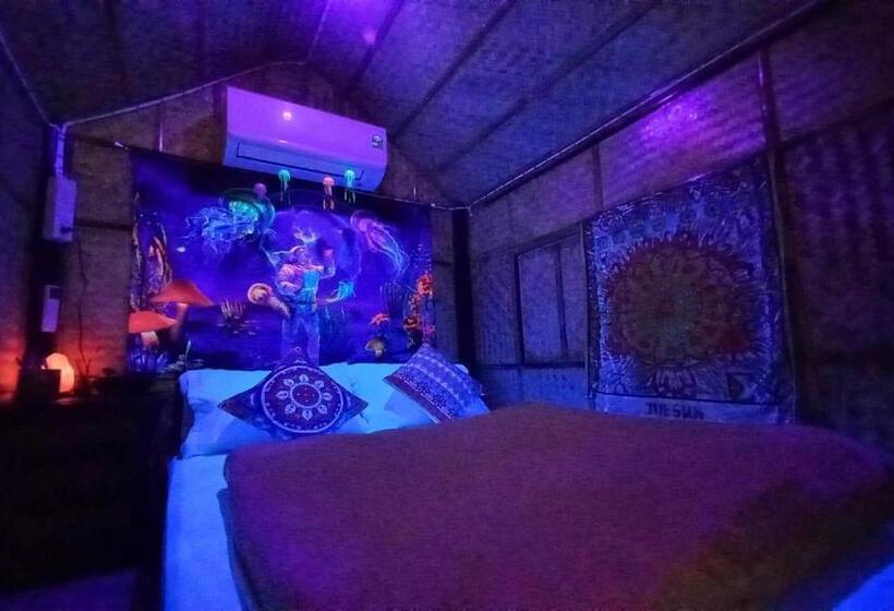 בונגלו סטנדרט עם נוף לגינה, Bar Horizon Hostel