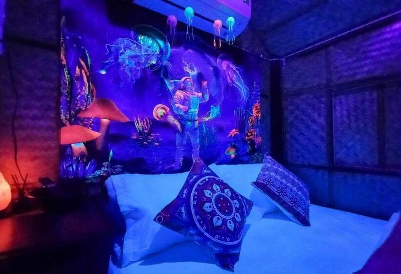 בונגלו סטנדרט עם נוף לגינה, Bar Horizon Hostel