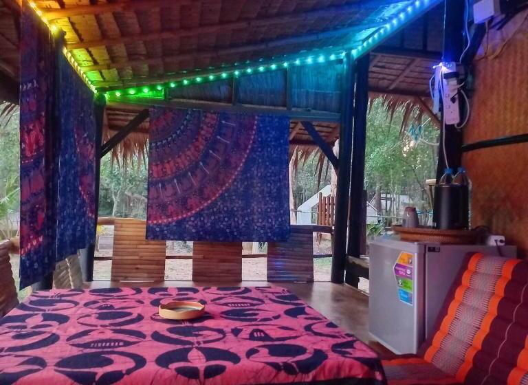 בונגלו סטנדרט עם נוף לגינה, Bar Horizon Hostel