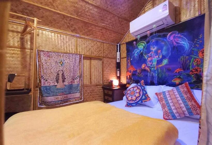 בונגלו סטנדרט עם נוף לגינה, Bar Horizon Hostel