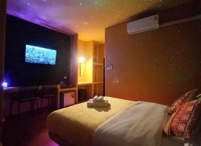 キャビン, Bar Horizon Hostel