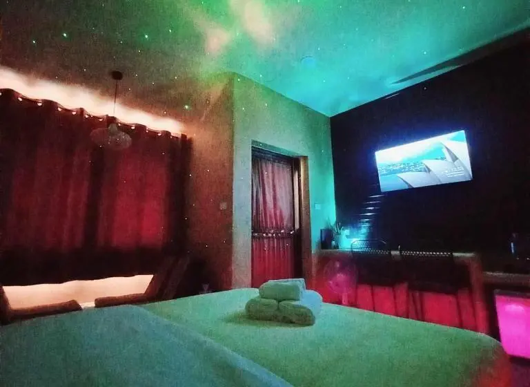 キャビン, Bar Horizon Hostel