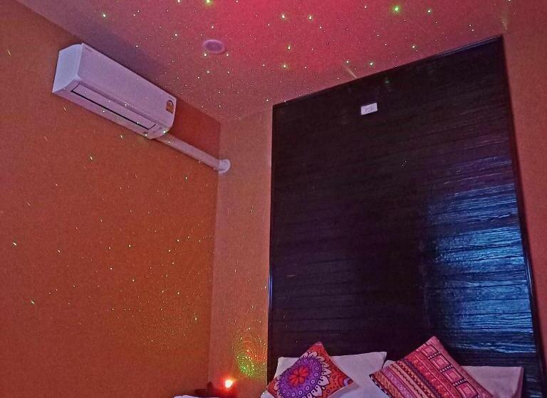 בקתה, Bar Horizon Hostel