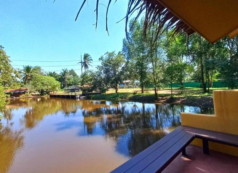 בקתה, Bar Horizon Hostel