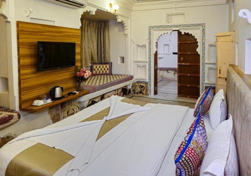 キングサイズベッドのスタンダードルーム, Amoraya Udaipur