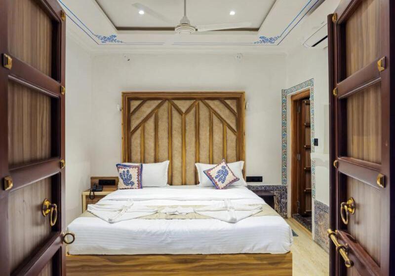 キングサイズベッドのスタンダードルーム, Amoraya Udaipur