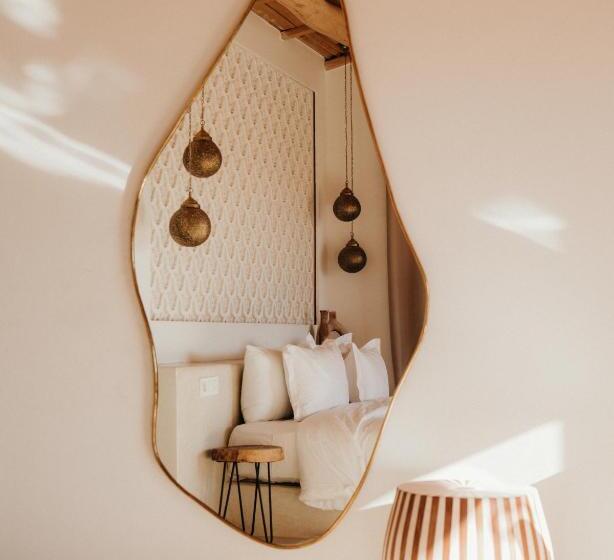 اتاق لوکس با بالکن, Sahara Pearl