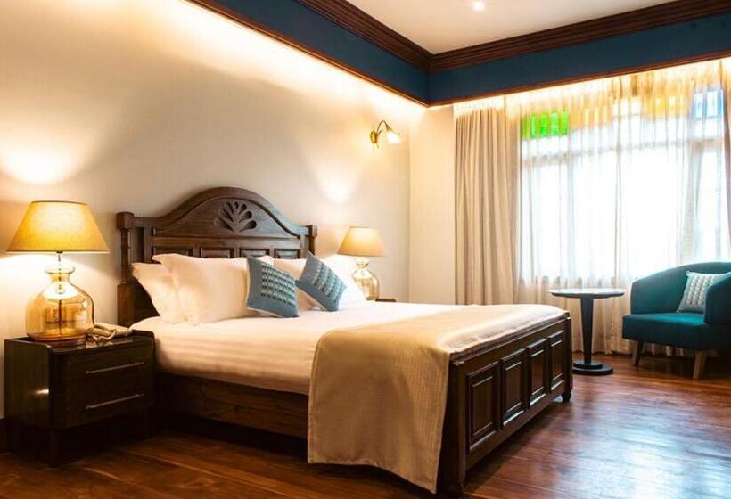 חדר דלוקס, The Shillong Address