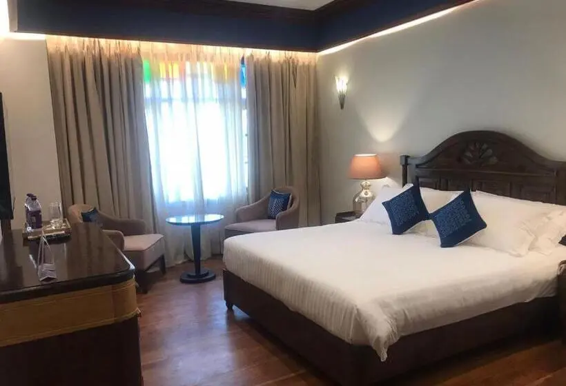 キングサイズベッドのデラックスルーム, The Shillong Address