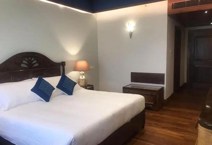 キングサイズベッドのデラックスルーム, The Shillong Address