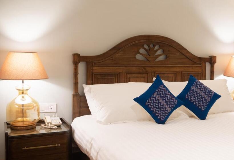 Номер Deluxe Кровать Кинг, The Shillong Address