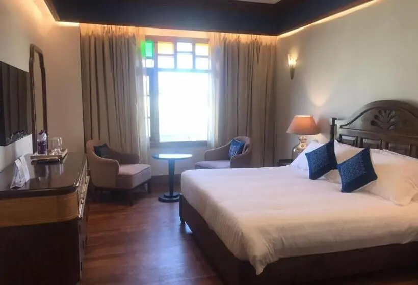 キングサイズベッドのデラックスルーム, The Shillong Address