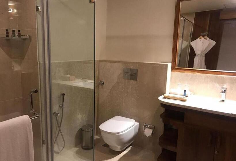 חדר דחוקס עם מיטת קינג, The Shillong Address