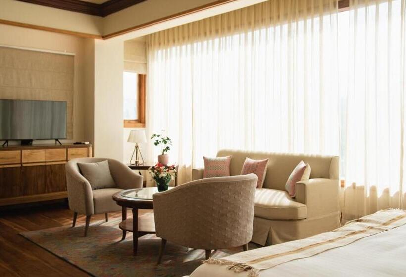 סוויטה, The Shillong Address