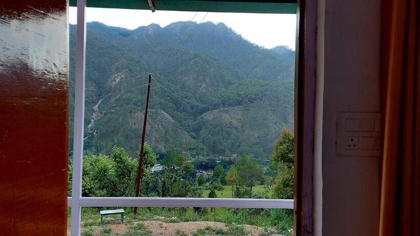 اتاق خانوادگی با چشم‌انداز کوه, Traditional Kumaoni Farm Stay