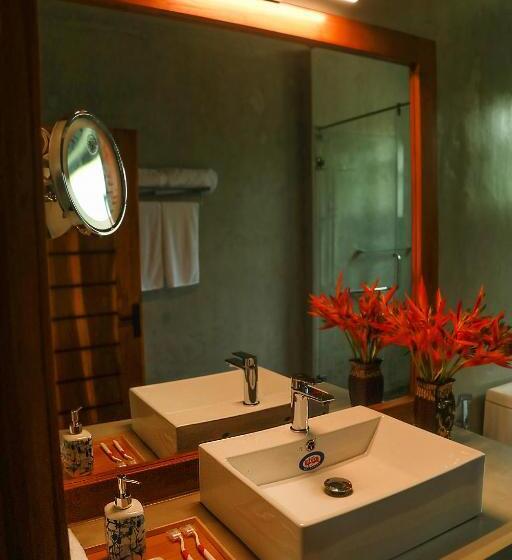 스탠다드 룸 킹사이즈 침대, Villa Rumassala Luxury Chalets Unawatuna