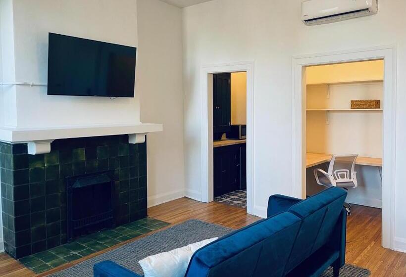 침실 1개 아파트, Library Square Suites
