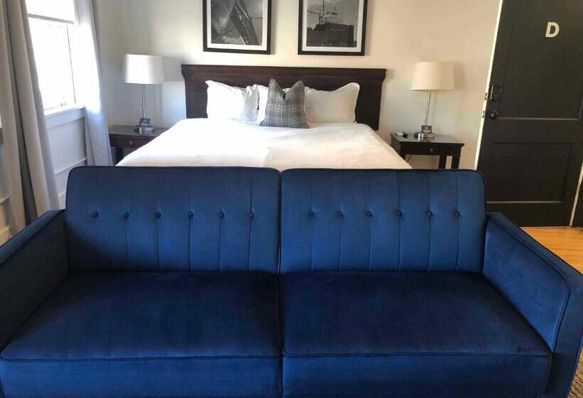 דירת חדר, Library Square Suites