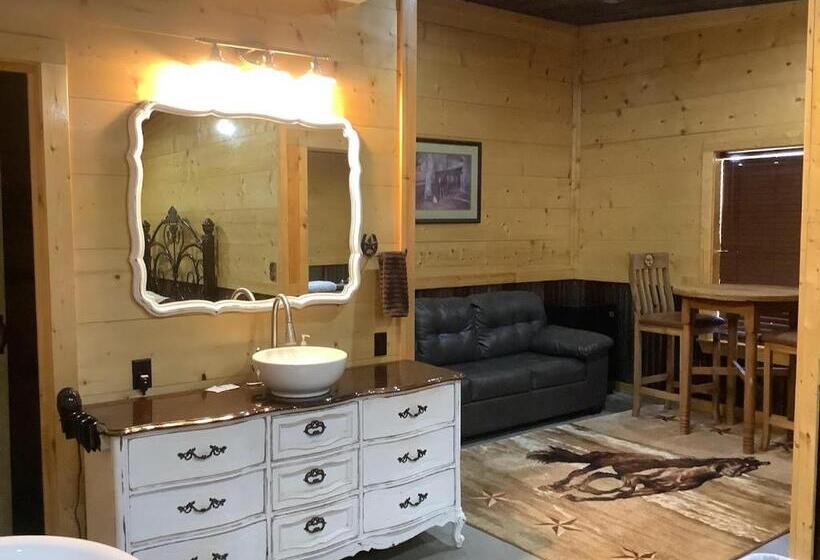 스탠다드 스튜디오, Painted Lakes Ranch