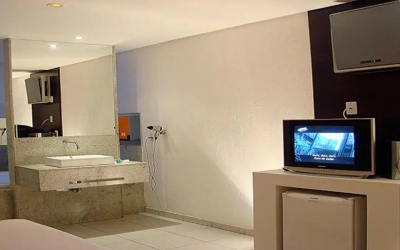 スタンダードスタジオ, Status Motel Perimetral Adults Only